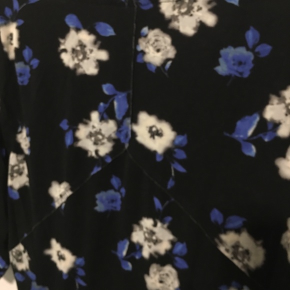 Beautiful Torrid Sz 2 floral pop over soft stretch - Picture 5 of 6